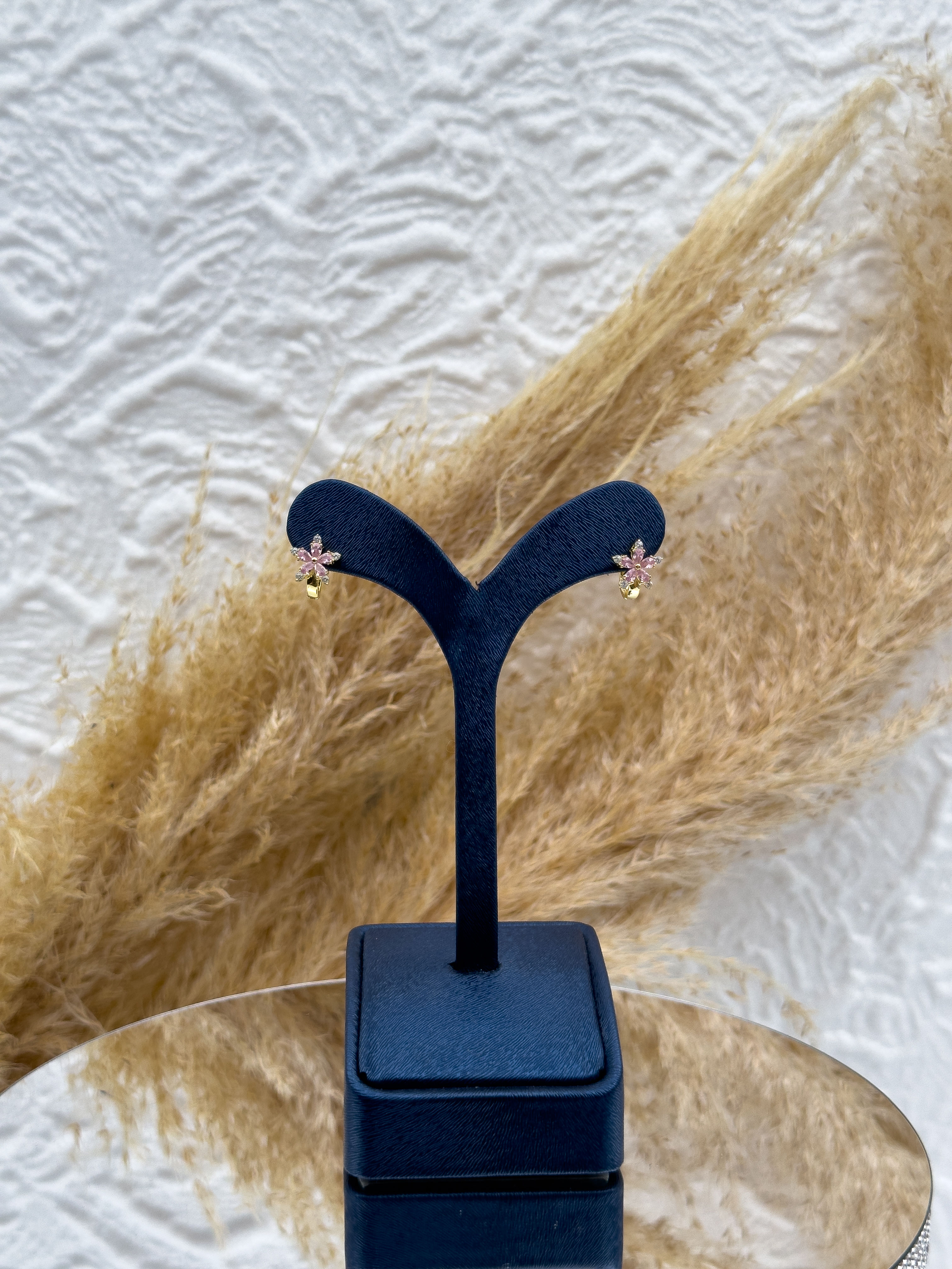 925 Ayar Gümüş Gold Renk Pembe Kuvars Taşlı Lotus Modeli Kız Çocuk Küpesi